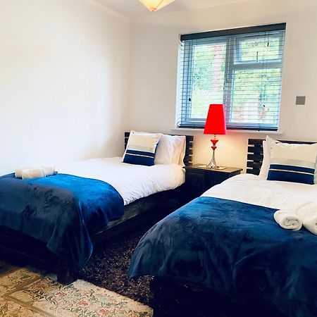 5 Bedroom Bungalow Ascot Racecourse מראה חיצוני תמונה