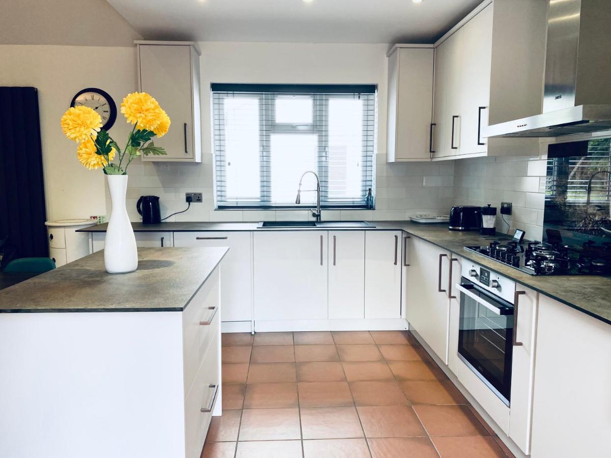 5 Bedroom Bungalow Ascot Racecourse מראה חיצוני תמונה