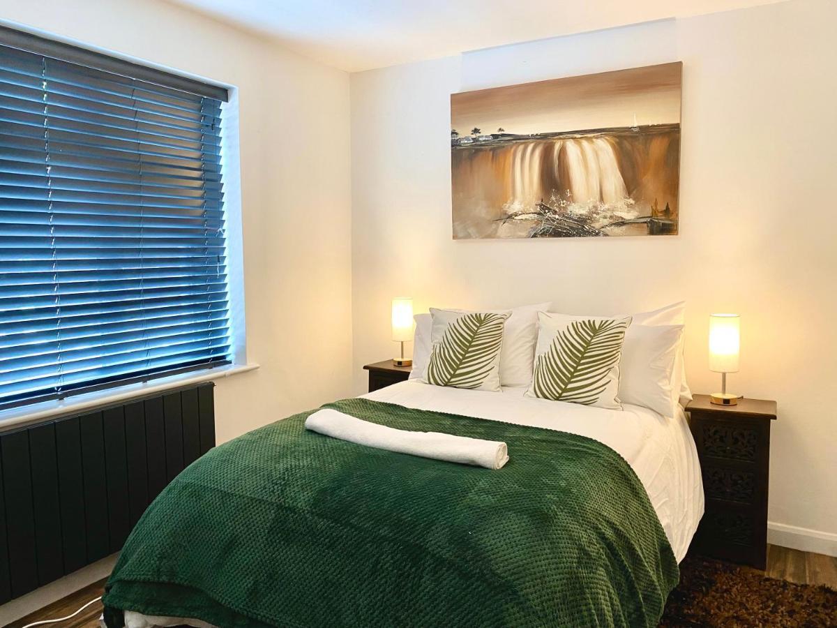 5 Bedroom Bungalow Ascot Racecourse מראה חיצוני תמונה