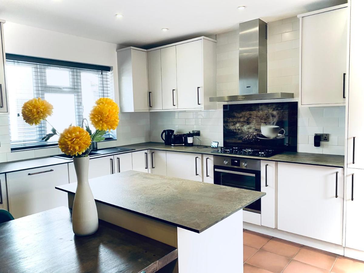 5 Bedroom Bungalow Ascot Racecourse מראה חיצוני תמונה