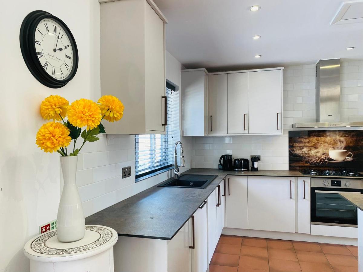 5 Bedroom Bungalow Ascot Racecourse מראה חיצוני תמונה