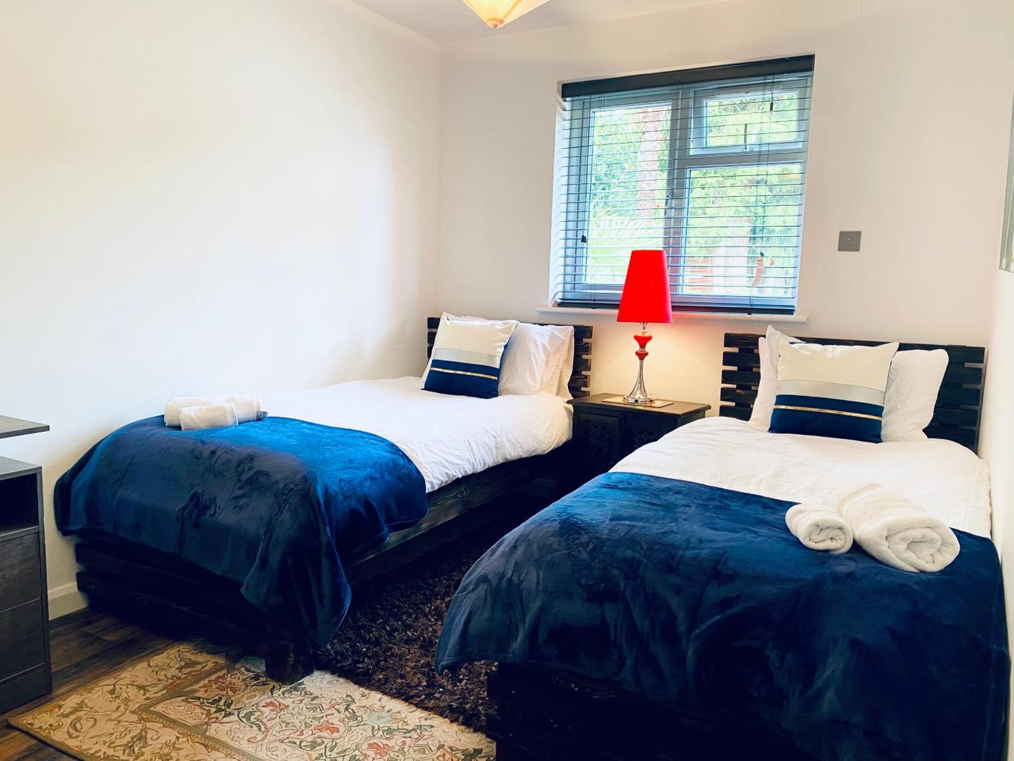 5 Bedroom Bungalow Ascot Racecourse מראה חיצוני תמונה